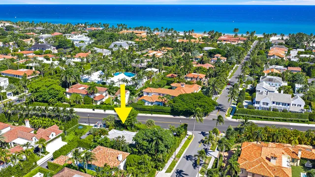 4-bedroom home at 190 S County Road, Palm Beach
