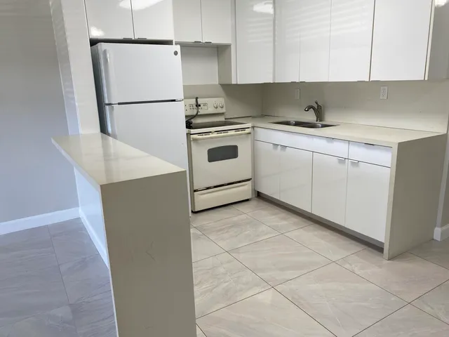 1-bedroom rental at 7 KINGSWOOD A, West Palm Beach