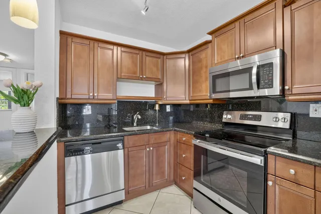 2-bedroom rental at 4051 NE 13TH Avenue NE #76-3, Oakland Park
