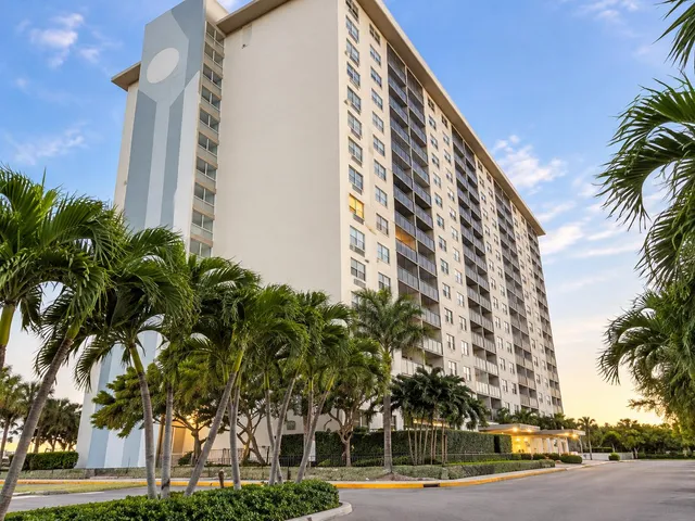1-bedroom rental at 400 Kings Point Drive #1030, Sunny Isles Beach