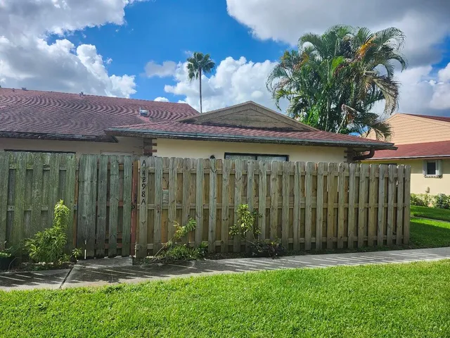 2-bedroom rental at 4298 Woodstock Drive #A, West Palm Beach