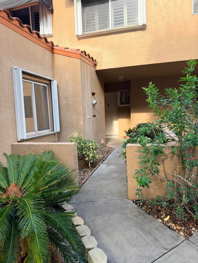 3-bedroom rental at 612 N UNIVERSITY Drive, Plantation