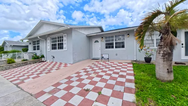2-bedroom rental at 962 SUMTER Road E, West Palm Beach