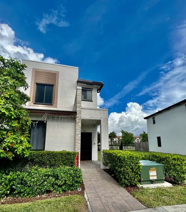 3-bedroom home at 613 NE 208th Terrace #613, Miami