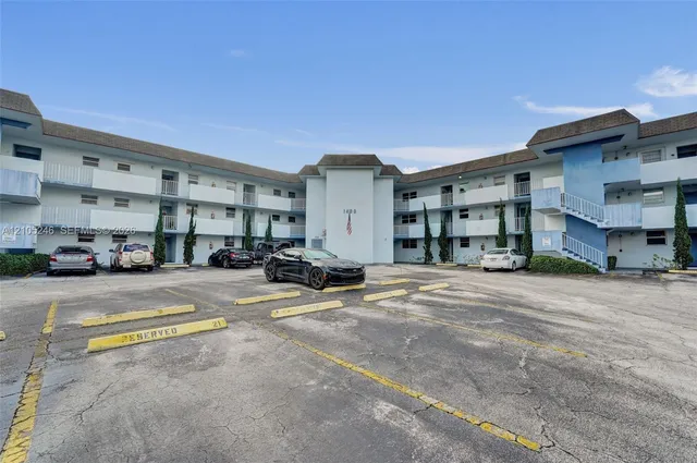 2-bedroom home at 1400 Tallwood Avenue #207, Hollywood