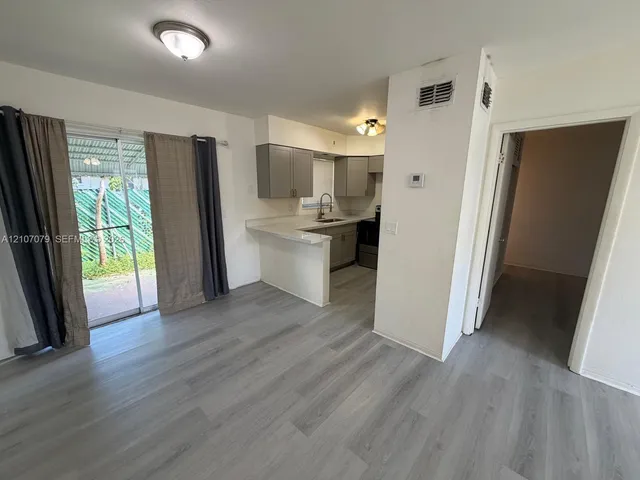 1-bedroom rental at 2450 Lincoln Street #3, Hollywood