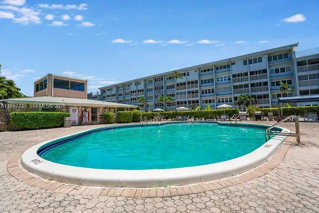 1-bedroom rental at 215 SE 3rd Avenue #102D, Hallandale Beach