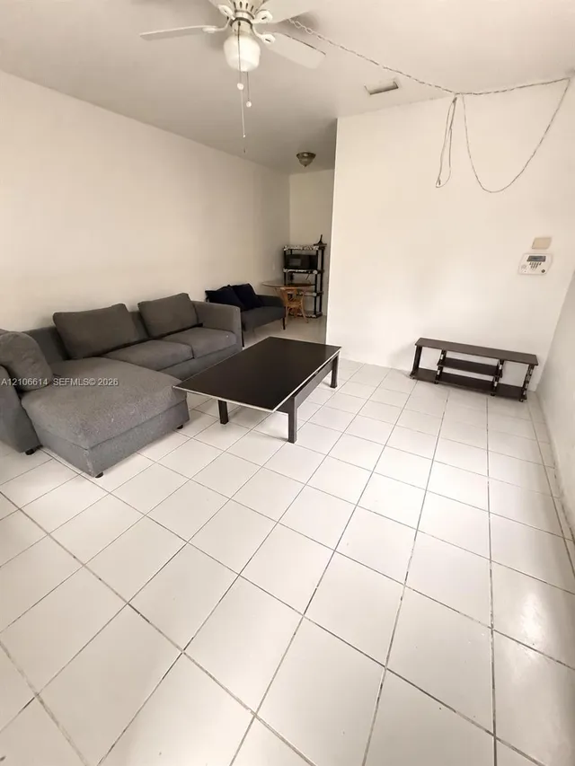 1-bedroom rental at 1946 Buchanan Street #1946, Hollywood
