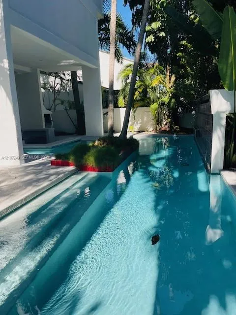 6-bedroom rental at 241 Harbor Drive, Key Biscayne