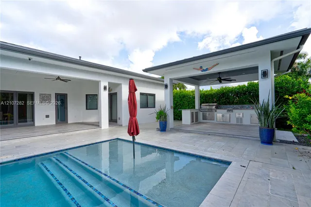 3-bedroom rental at 2521 SW 105th Avenue #2521, Miami