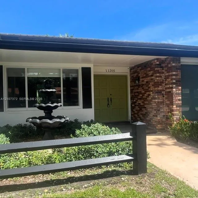 4-bedroom rental at 11205 SW 72nd Avenue, Pinecrest