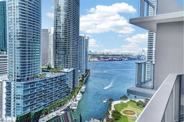 1-bedroom rental at 77 SE 5th Street #2705, Miami