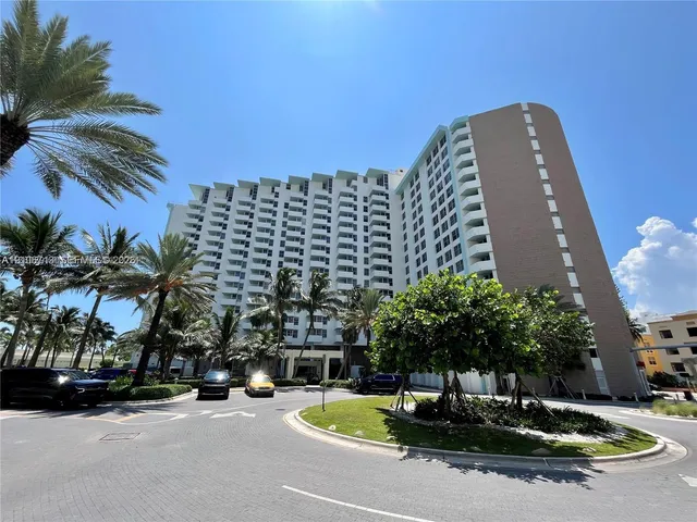 1-bedroom rental at 2899 Collins Avenue #1538, Miami Beach
