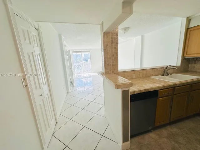 1-bedroom rental at 1020 Meridian Avenue #415, Miami Beach