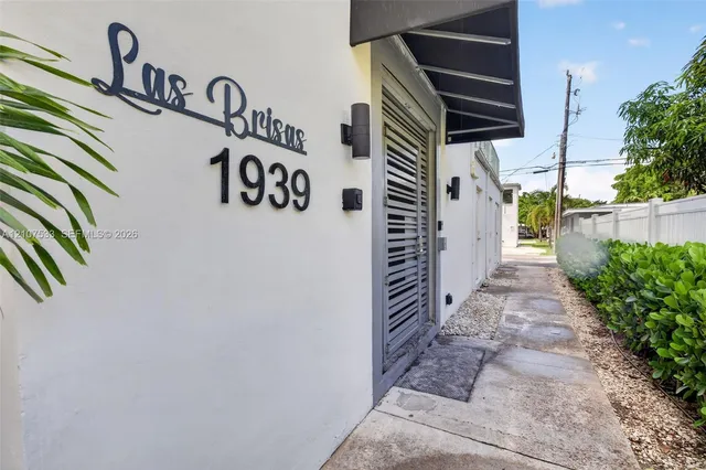 2-bedroom rental at 1939 Jefferson Street #201, Hollywood