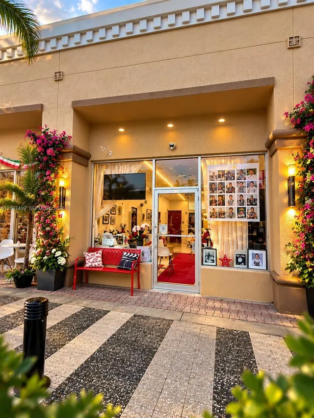 Commercial at 2000 Harrison Street, Hollywood