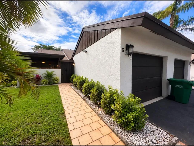 2-bedroom home at 6375 PINEHURST Circle W #D38, Tamarac