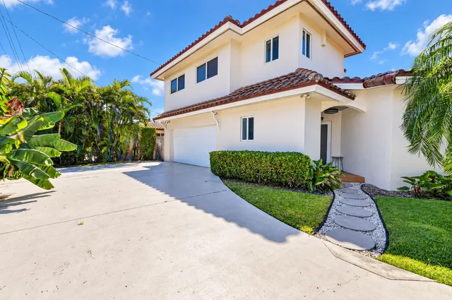 3-bedroom rental at 175 NE OLIVE Way, Boca Raton