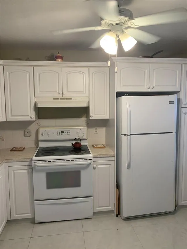 2-bedroom rental at 2305 LUCAYA Lane #L4, Coconut Creek