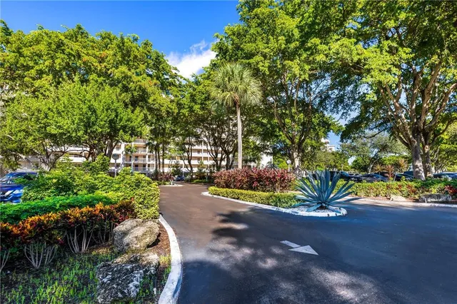 2-bedroom rental at 605 OAKS Drive #104, Pompano Beach