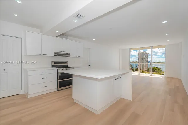 2-bedroom rental at 11111 Biscayne Boulevard #1125, Miami