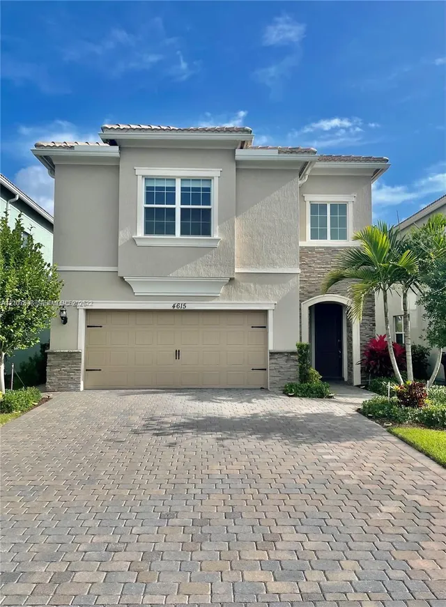 3-bedroom rental at 4615 Greenway Drive, Hollywood