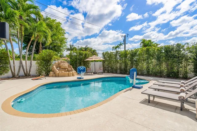 4-bedroom rental at 314 SE 3rd Street #314, Dania Beach