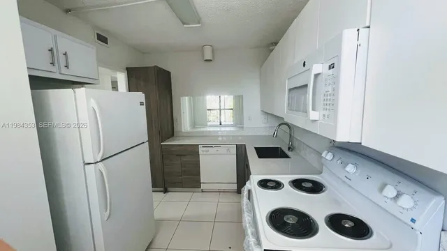 2-bedroom rental at 8429 Forest Hills Drive #305, Coral Springs
