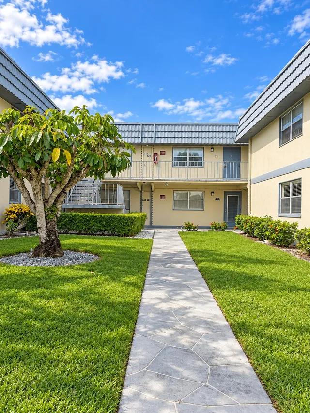 1-bedroom home at 686 BRITTANY O, Delray Beach