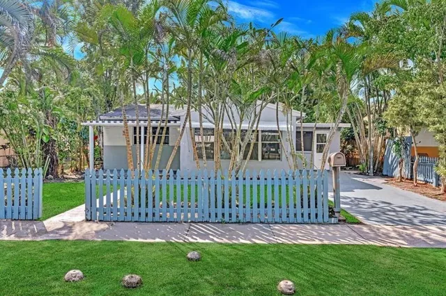 2-bedroom rental at 253 SW 7TH Street #A, Dania Beach
