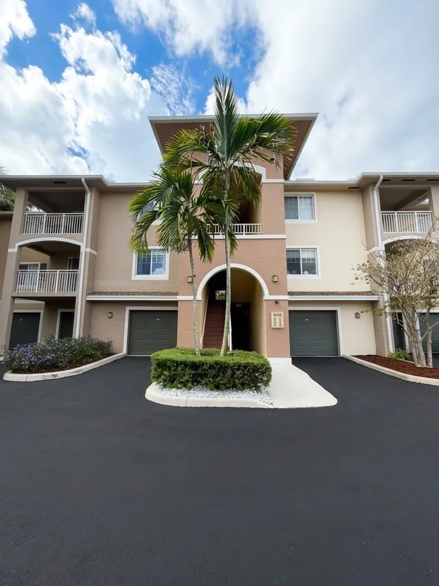 2-bedroom rental at 6458 EMERALD DUNES Drive #208, West Palm Beach