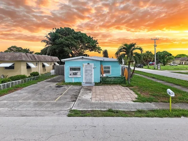 2-bedroom rental at 207 SW 4TH Street, Deerfield Beach