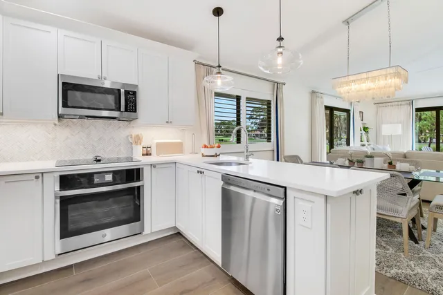 2-bedroom rental at 815 Club Drive, Palm Beach Gardens