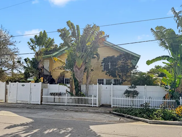2-bedroom rental at 201 S Swinton Avenue #B, Delray Beach