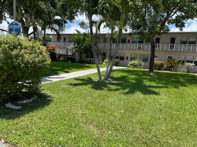 1-bedroom rental at 29 Canterbury B, West Palm Beach