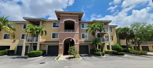 2-bedroom rental at 6426 Emerald Dunes Drive #105, West Palm Beach