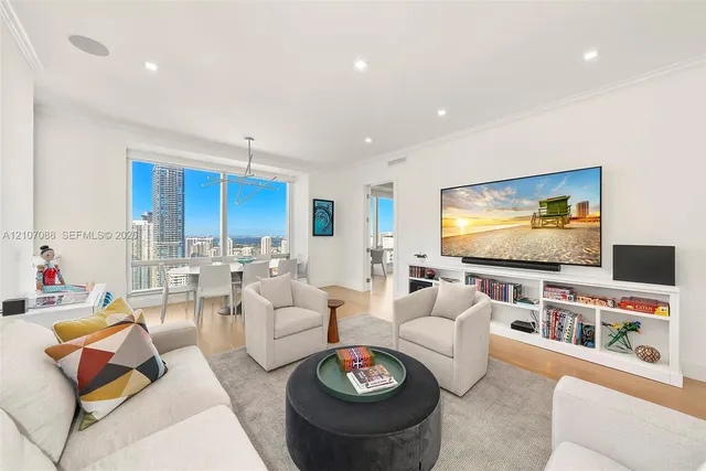 1-bedroom home at 1425 Brickell Avenue #51D, Miami