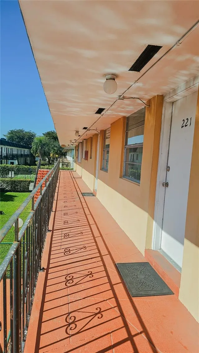 1-bedroom home at 3800 SW 102nd Avenue #221, Miami