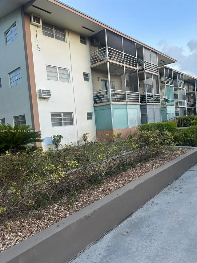 2-bedroom home at 16790 NE 14th Avenue #315, Miami