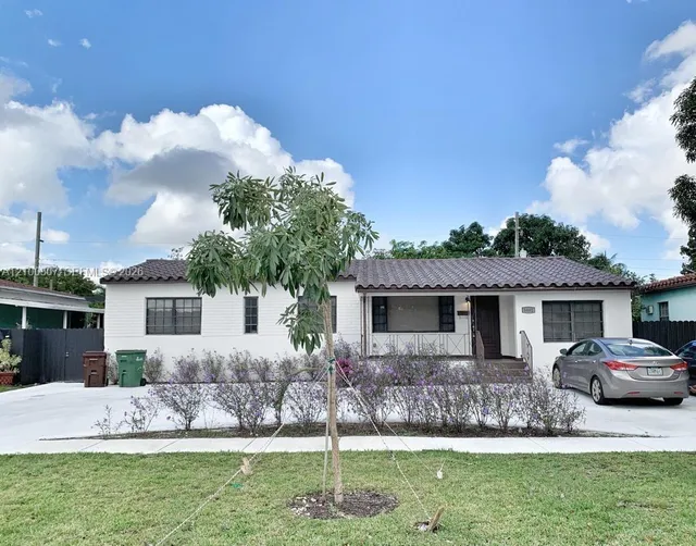 4-bedroom home at 5802 W 3rd Avenue, Hialeah