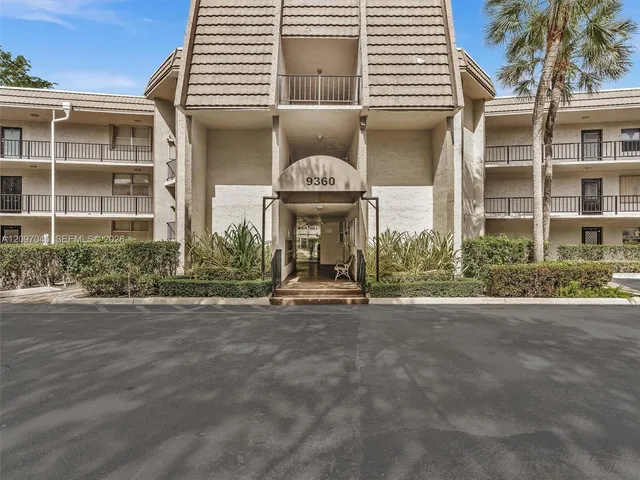 2-bedroom home at 9360 Lime Bay Boulevard #105, Tamarac