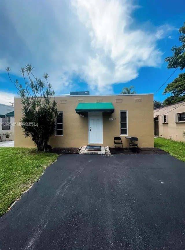 2-bedroom rental at 1670 Harding Street #b, Hollywood