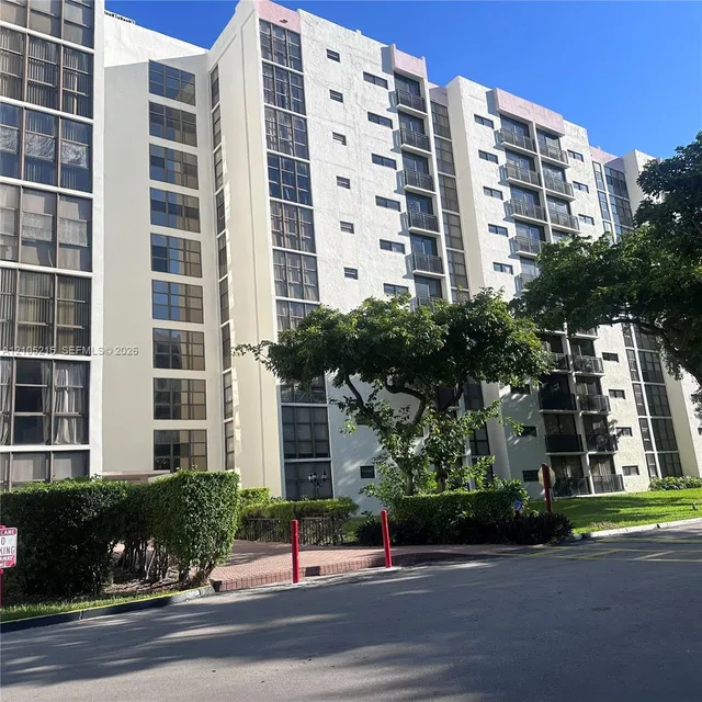 2-bedroom rental at 17021 N Bay Road #114, Sunny Isles Beach