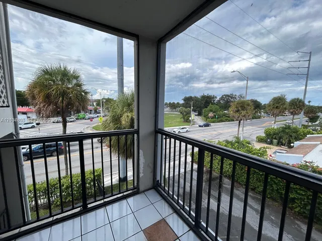 1-bedroom rental at 13455 NE 10th Avenue #304, North Miami