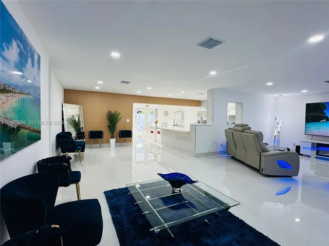 3-bedroom rental at 120 S 56th Avenue, Hollywood