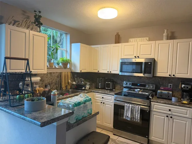 3-bedroom rental at 8079 W 36th Avenue #3, Hialeah