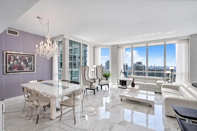 3-bedroom rental at 244 Biscayne Boulevard #4308, Miami