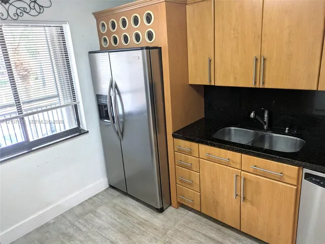 2-bedroom rental at 412 Lakeview Drive #203, Weston