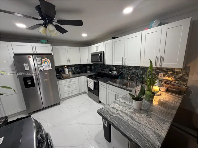 2-bedroom rental at 5621 Hope Street #A, Hollywood