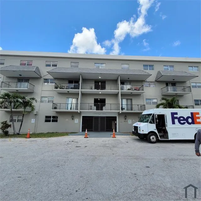 1-bedroom rental at 5100 SW 41st Street #101, Hollywood